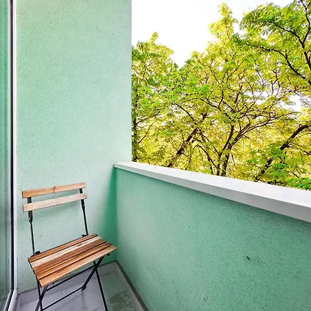 Duplex Retreat 2 Balconies, Wi-fi * София